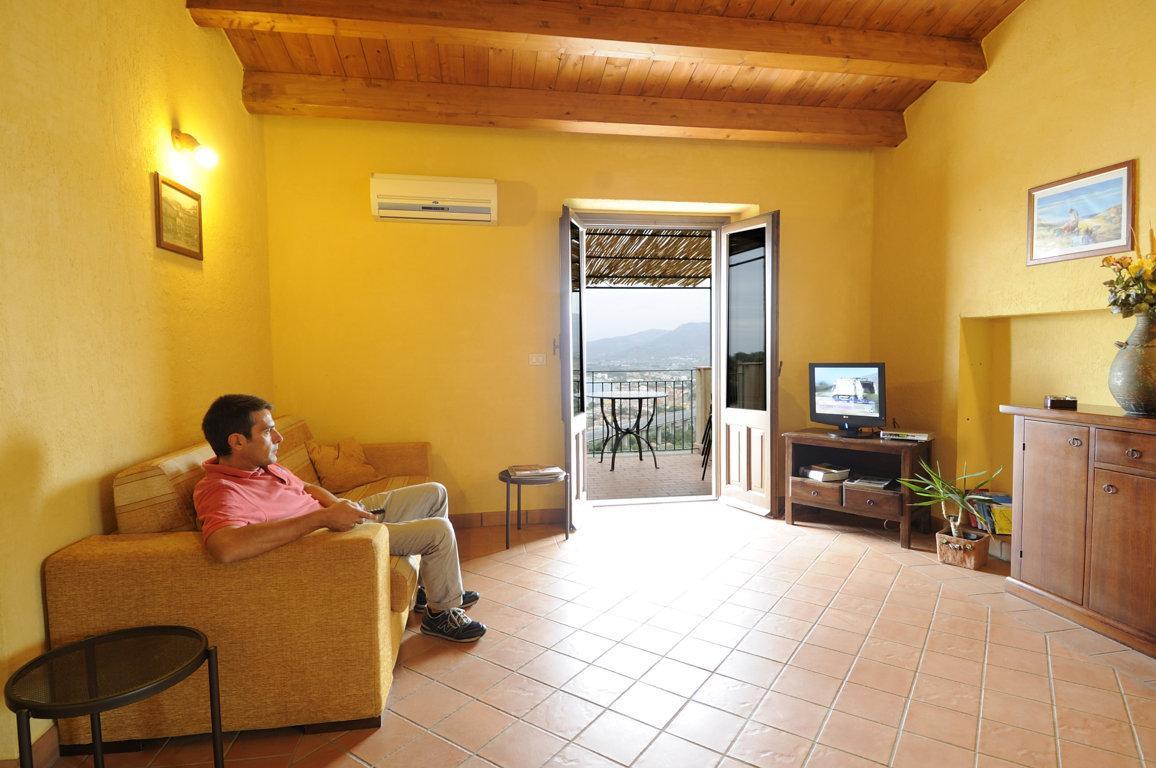 Residence Casa Torretta Gioiosa Marea Eksteriør billede